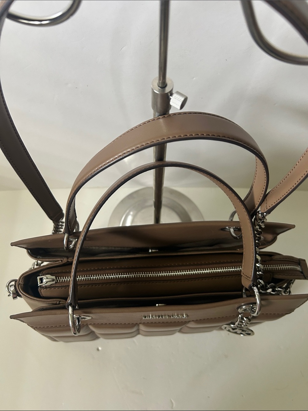 Michael Kors Susan Medium Quilted Leather Tote/Crossbody in the color Driftwood. - Picture 5 of 16